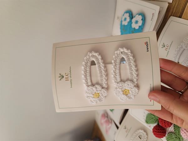 BEYAZ ÇİÇEKLİ TOKA