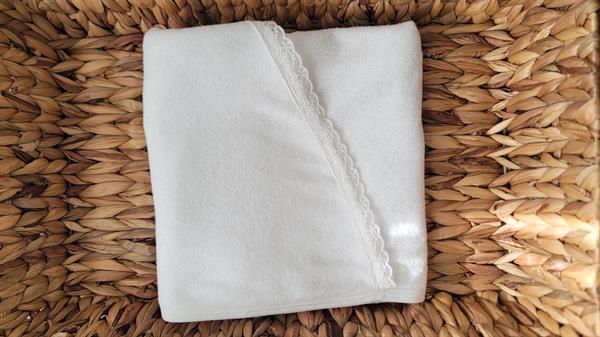 DANTEL DETAYLI BANYO HAVLUSU