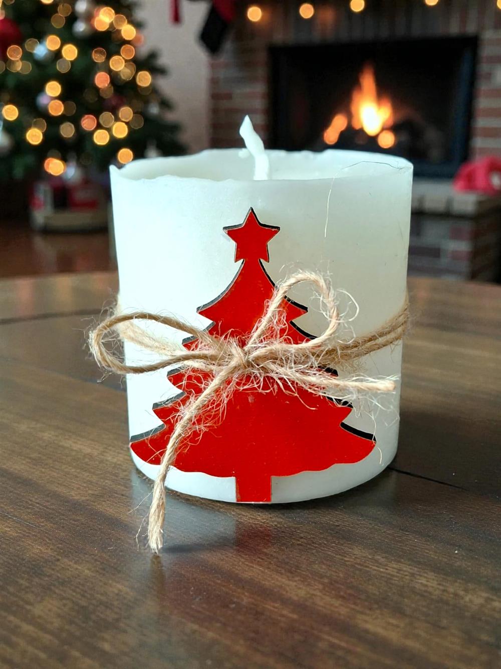 Kırmızı Çam Ağacı Detaylı Yılbaşı Konsepli Beyaz Baton Mum