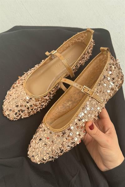Kitty Pul Detaylı Tokalı Babet