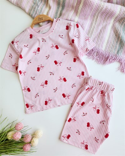 Şortlu Kiraz Desenli Pijama Takımı