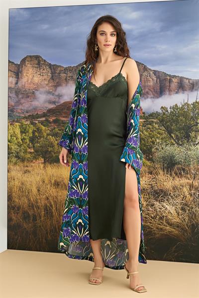 Çiçek Desenli Dantelli ve Dekolteli Saten Sabahlık Takımı