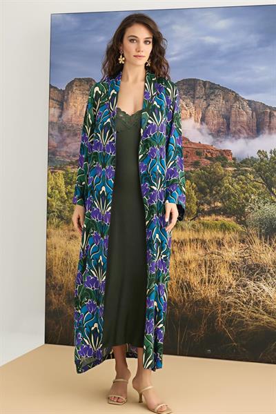 Çiçek Desenli Dantelli ve Dekolteli Saten Sabahlık Takımı