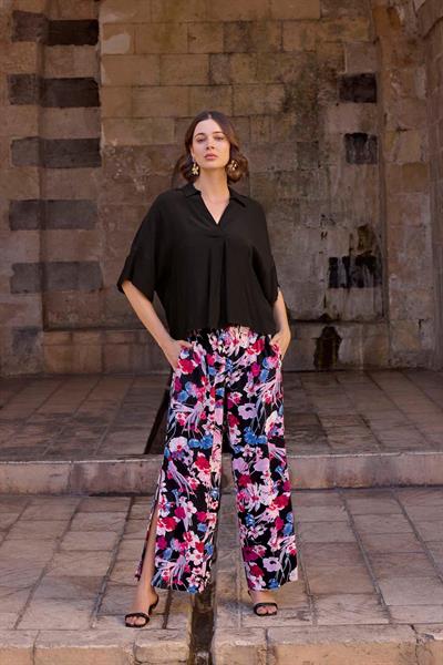 Çiçek Desenli Yırtmaç Detaylı Alt Üst Takım