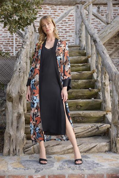 Çiçek ve Yaprak Desenli Dantelli ve Dekolteli Sabahlık Takımı