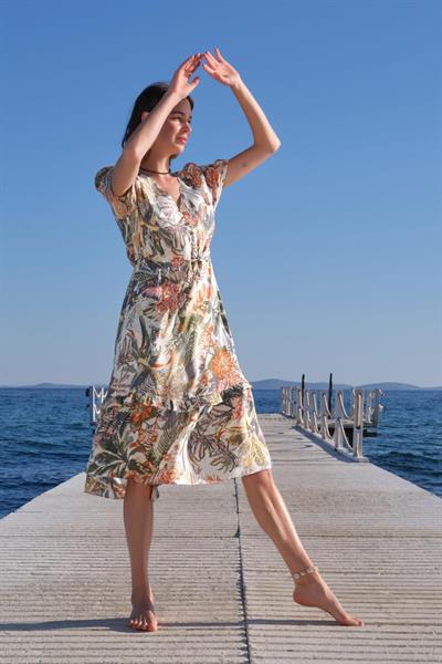 Çiçek ve Yaprak Desenli Elbise