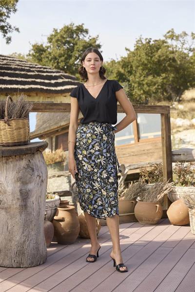 Çiçek ve Yaprak Desenli Etek Takımı