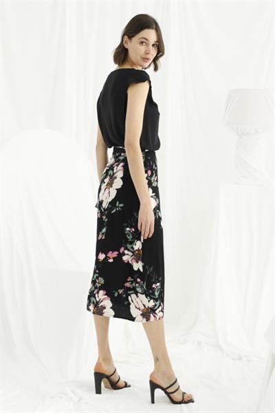 Çiçek ve Yaprak Desenli Saten Etek Takımı