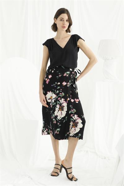 Çiçek ve Yaprak Desenli Saten Etek Takımı