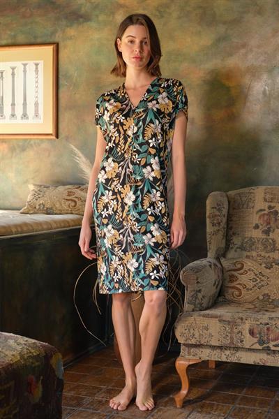 Çiçek ve Yaprak Desenli Önü Düğmeli Gecelik