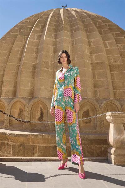 Çiçek ve Yaprak Desenli Saten Pijama Takımı