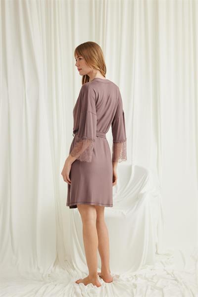 Dekolteli Yakası ve Kolu Dantelli Sabahlık Takımı