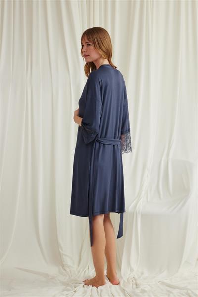 Dekolteli Yakası ve Kolu Dantelli Sabahlık Takımı