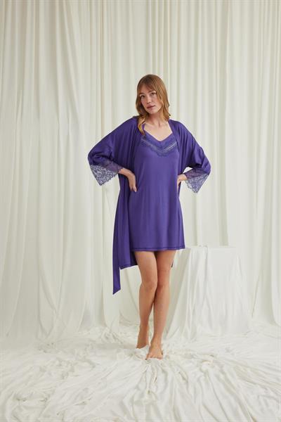 Dekolteli Yakası ve Kolu Dantelli Sabahlık Takımı