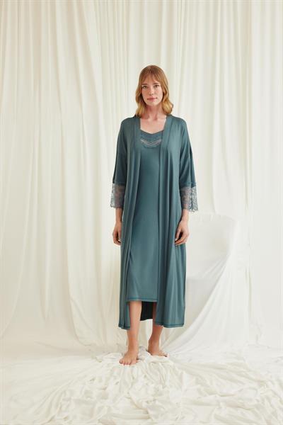 Dekolteli Yakası ve Kolu Dantelli Sabahlık Takımı