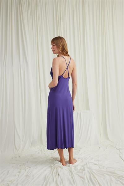 Göğüs ve Sırt Dekolteli Dantelli Yırtmaçlı Gecelik