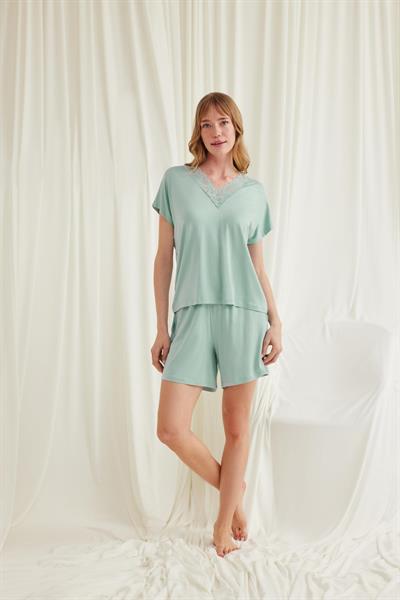 Kısa Kollu Dantelli V Yaka Şort Takımı