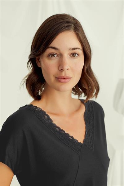 Kısa Kollu Dantelli V Yaka Şort Takımı