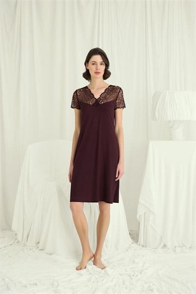 Kısa Kollu ve Dantelli V Yaka Gecelik