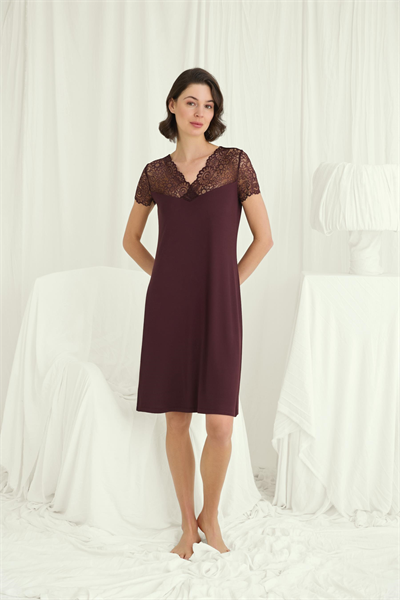 Kısa Kollu ve Dantelli V Yaka Gecelik