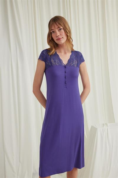 Kolu Omzu ve Yakası Dantelli Önü Düğmeli Gecelik