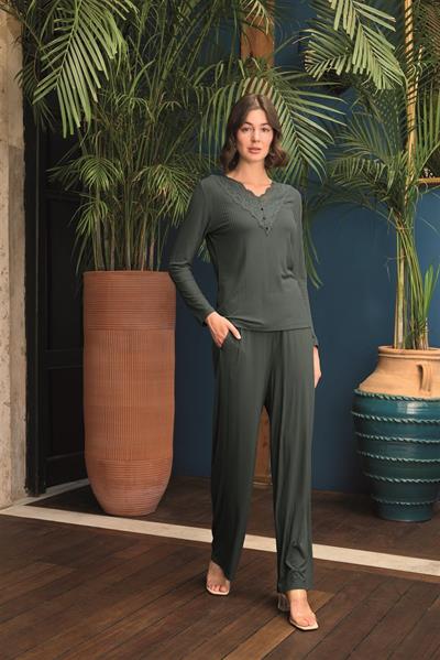 Uzun Kollu Önü Düğmeli V Yaka Pijama Takımı