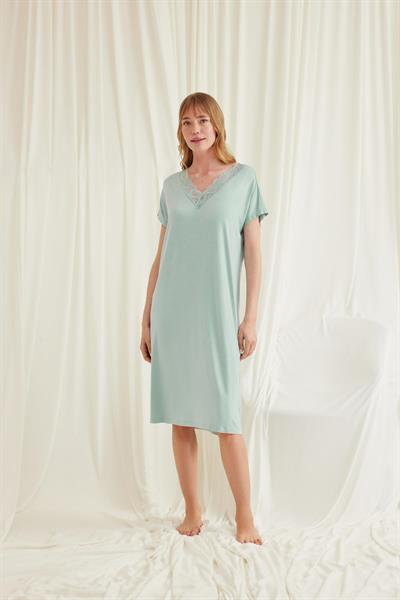 Yakası Dantelli Kısa Kollu Gecelik