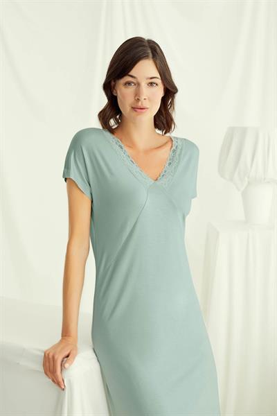 Yakası Dantelli Kısa Kollu Gecelik