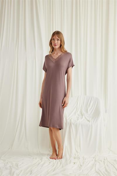 Yakası Dantelli Kısa Kollu Gecelik