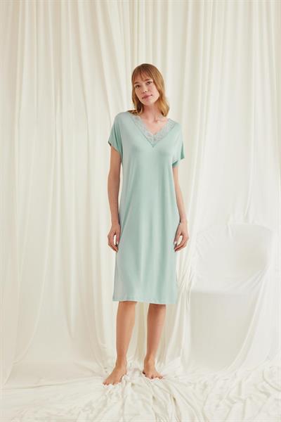 Yakası Dantelli Kısa Kollu Gecelik