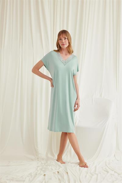 Yakası Dantelli Kısa Kollu Gecelik