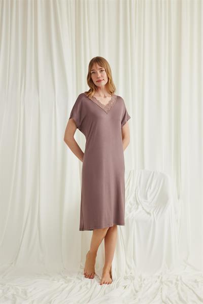 Yakası Dantelli Kısa Kollu Gecelik