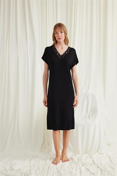 Yakası Dantelli Kısa Kollu Gecelik