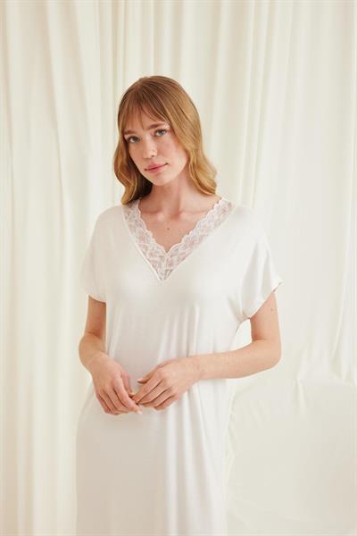 Yakası Dantelli Kısa Kollu Gecelik