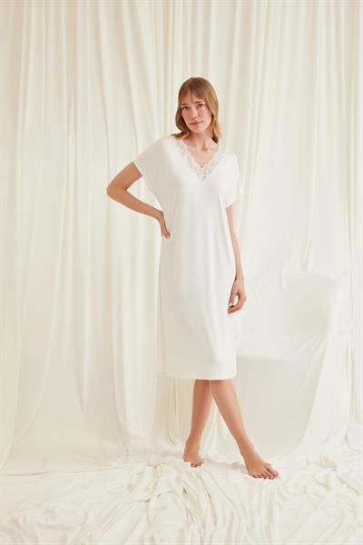 Yakası Dantelli Kısa Kollu Gecelik