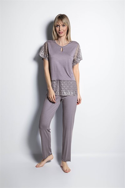 Yakası Detaylı Brode Dantelli Pijama Takımı