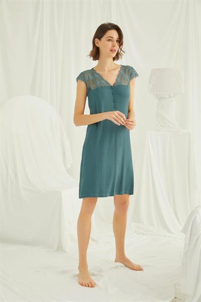 Yakası Kolu ve Omzu Brode Dantelli Önü Düğmeli Gecelik