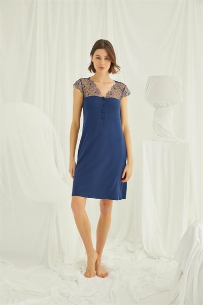 Yakası Kolu ve Omzu Brode Dantelli Önü Düğmeli Gecelik