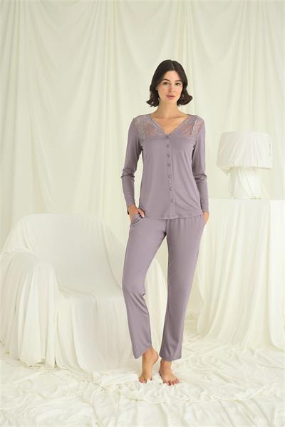 Yakası Kolu ve Omzu Dantelli Boydan Düğmeli Pijama Takımı