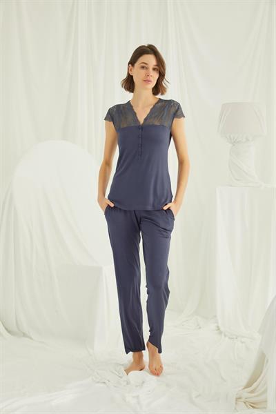 Yakası Kolu ve Omzu Dantelli Önü Düğmeli Pijama Takımı
