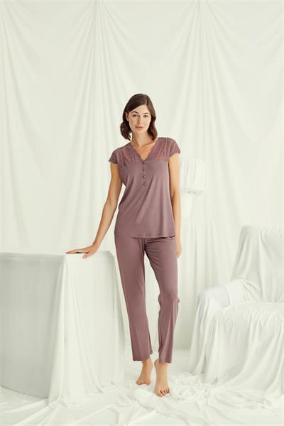 Yakası Kolu ve Omzu Dantelli Önü Düğmeli Pijama Takımı