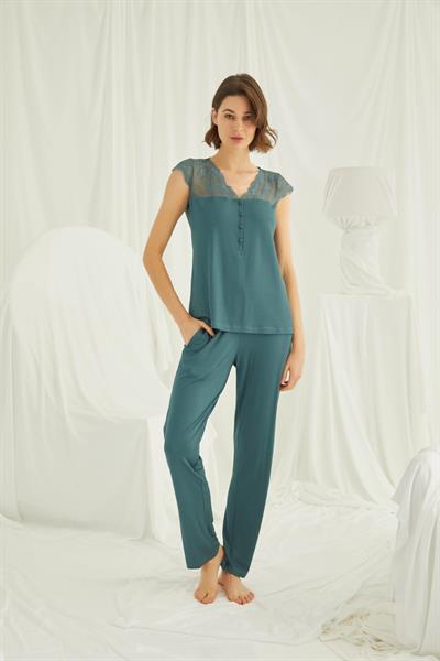 Yakası Kolu ve Omzu Dantelli Önü Düğmeli Pijama Takımı