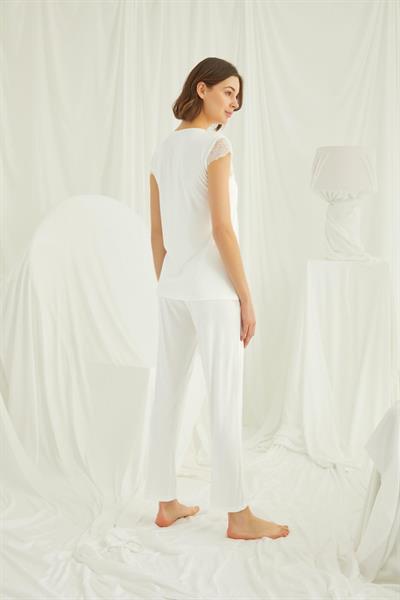 Yakası Kolu ve Omzu Dantelli Önü Düğmeli Pijama Takımı