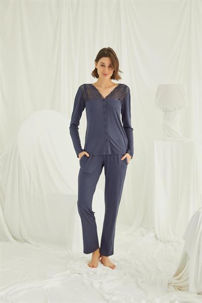 Yakası ve Omzu Dantelli Önü Boydan Düğmeli Pijama Takımı