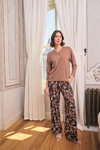 Yaprak Desenli Dantelli V Yaka Pijama Takımı