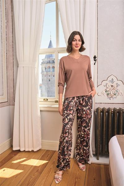Yaprak Desenli Dantelli V Yaka Pijama Takımı