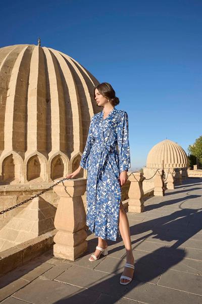 Yaprak Desenli Yırtmaçlı Saten Sabahlık