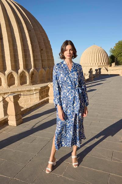 Yaprak Desenli Yırtmaçlı Saten Sabahlık