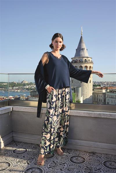 Yaprak Desenli ve Dantelli 3lü Pijama Takımı