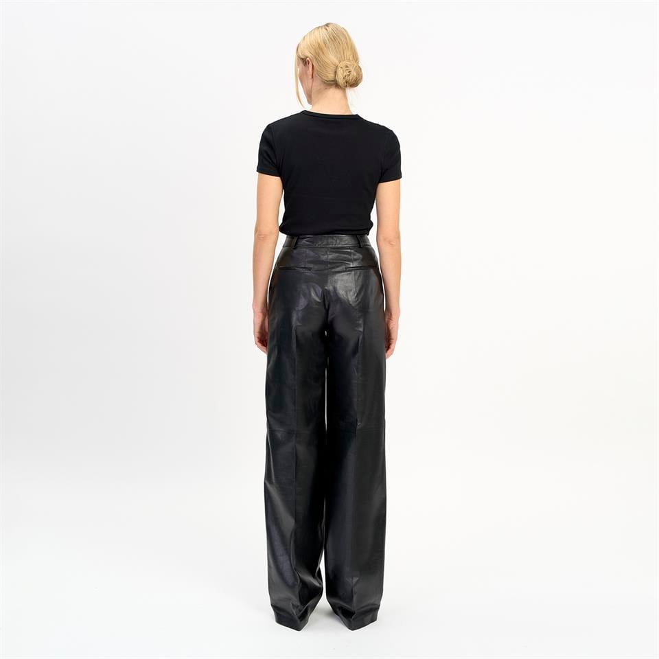 K14442 | Leather Two-Pleated Wide Leg Pants